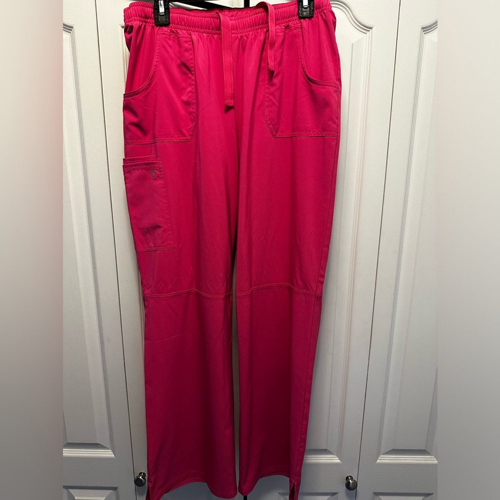 Women’s Cargo-Style Scrub Pants - Pink - M